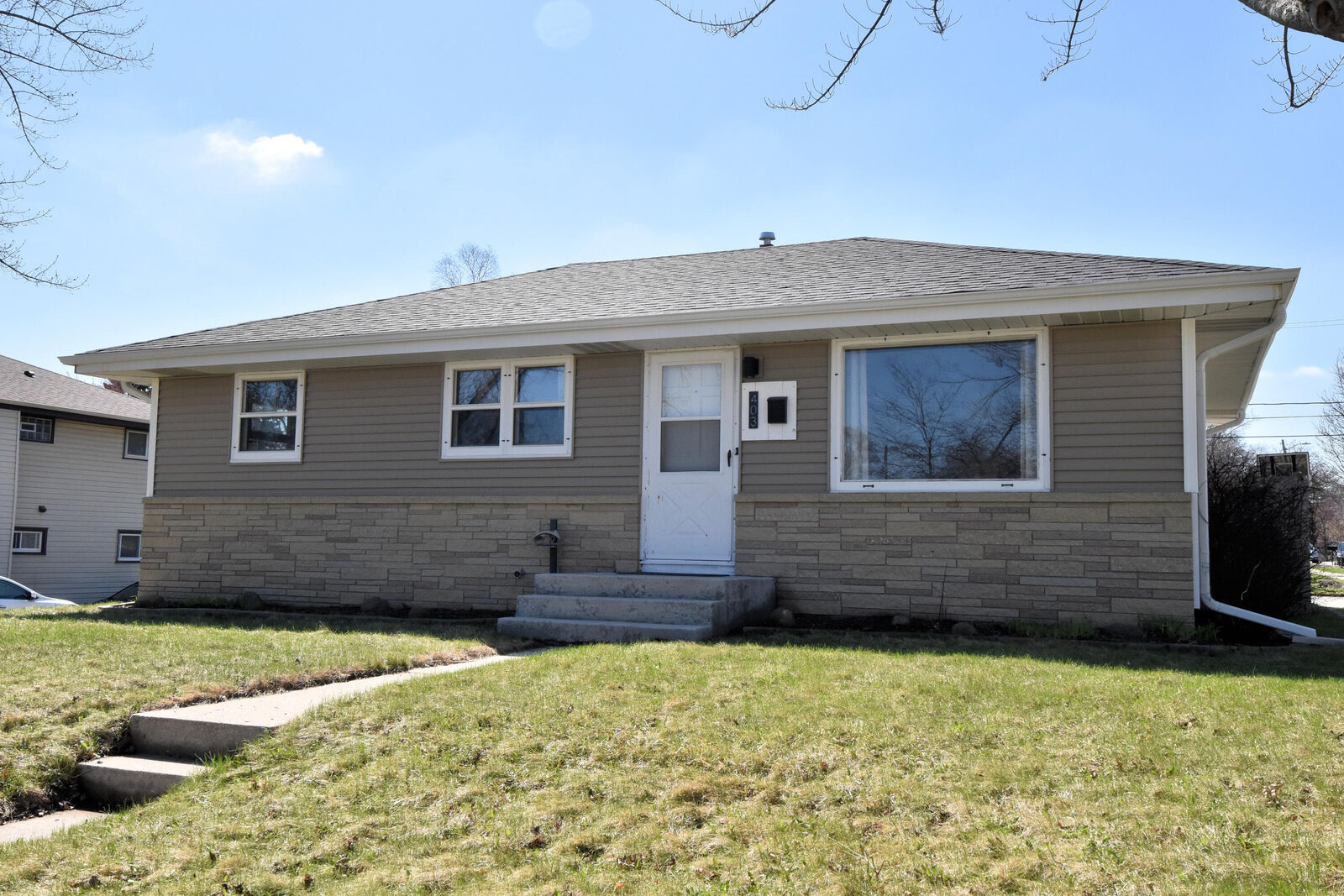 Property Photo:  403 Beech St  WI 53024 