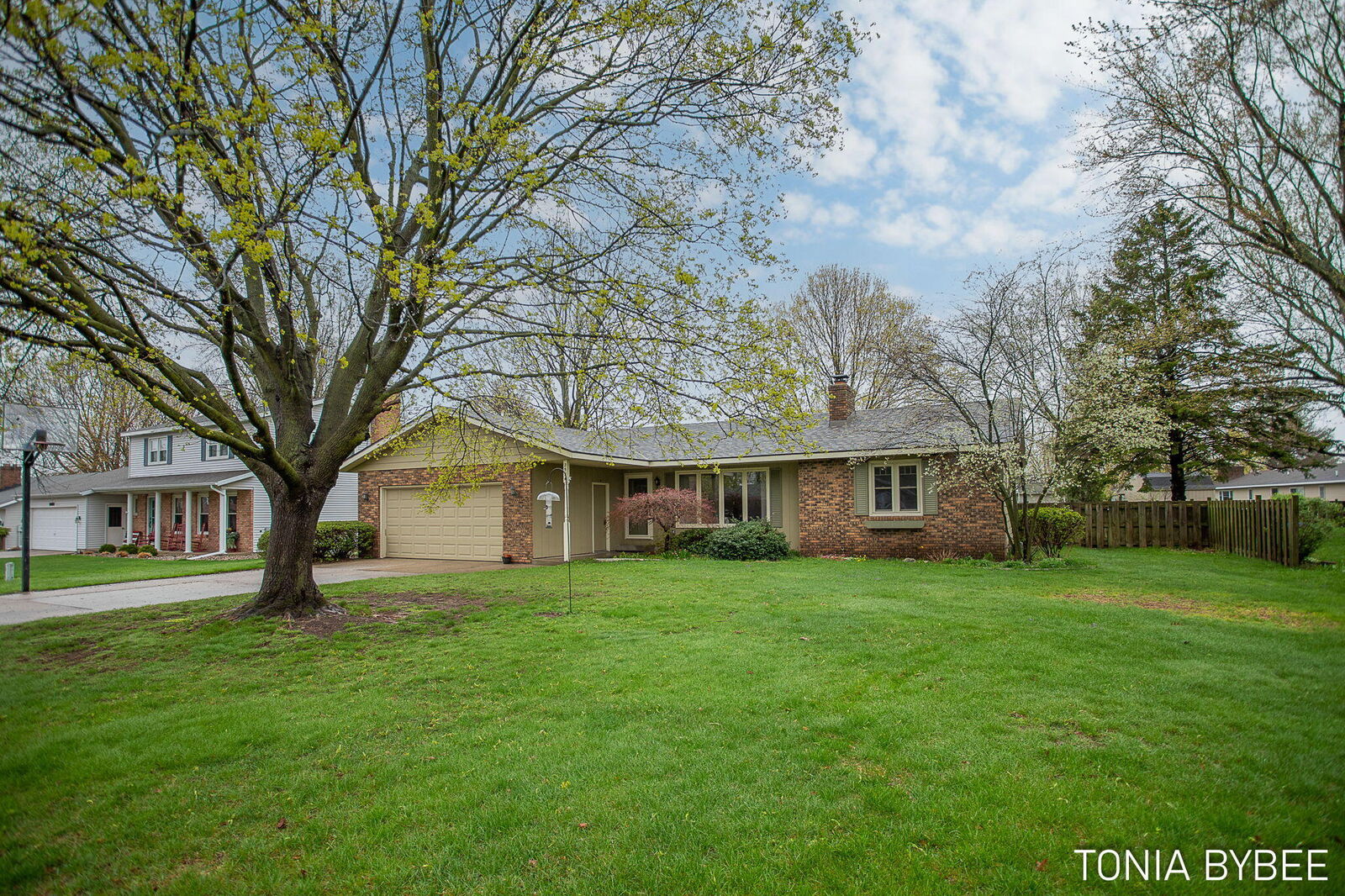 Property Photo:  2594 West Chester Drive  MI 49464 