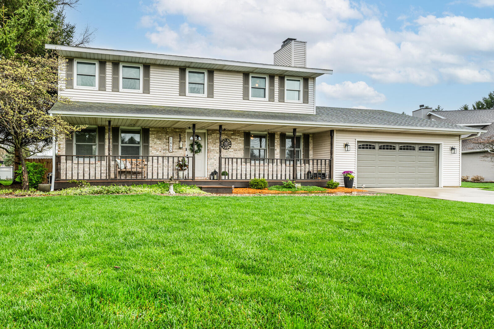 Property Photo:  1460 Country Knoll Place  MI 49085 