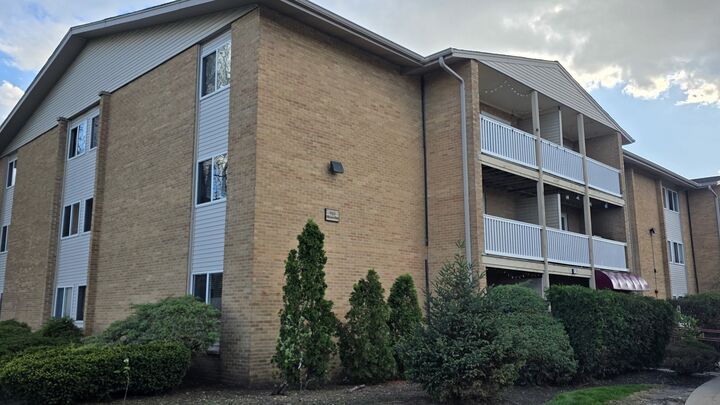 Property Photo:  910 Beau Drive 202  IL 60016 