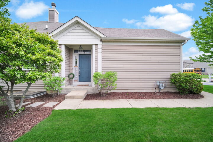 Property Photo:  1053 Canary Avenue  IL 60560 