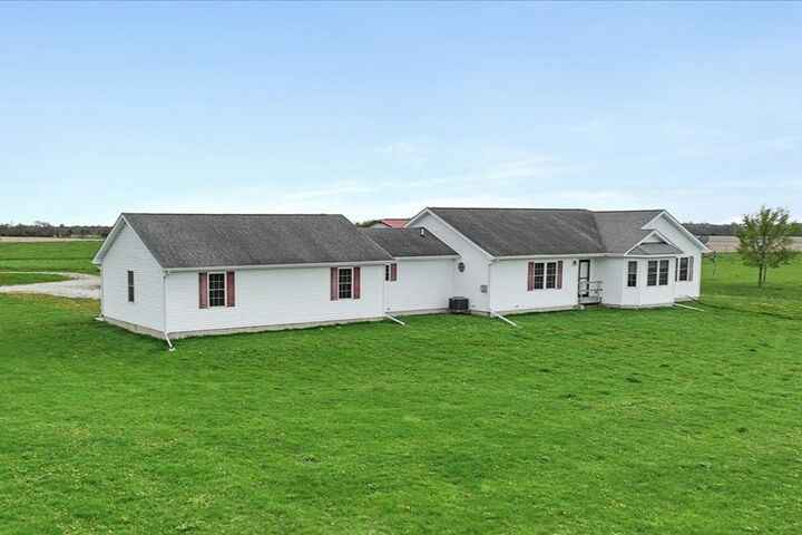 Property Photo:  2136 N 34th Road  IL 61350 