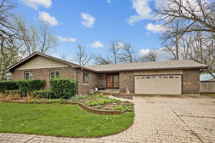 Property Photo: 48W607 Whispering Oaks Drive IL 60140