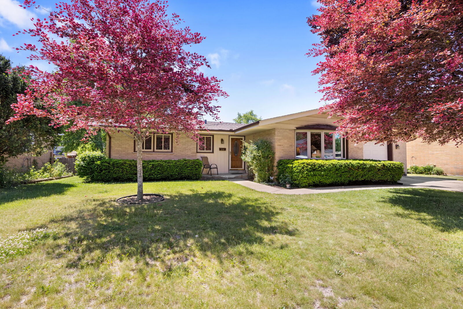 Property Photo: 218 Gladys Avenue IL 60021