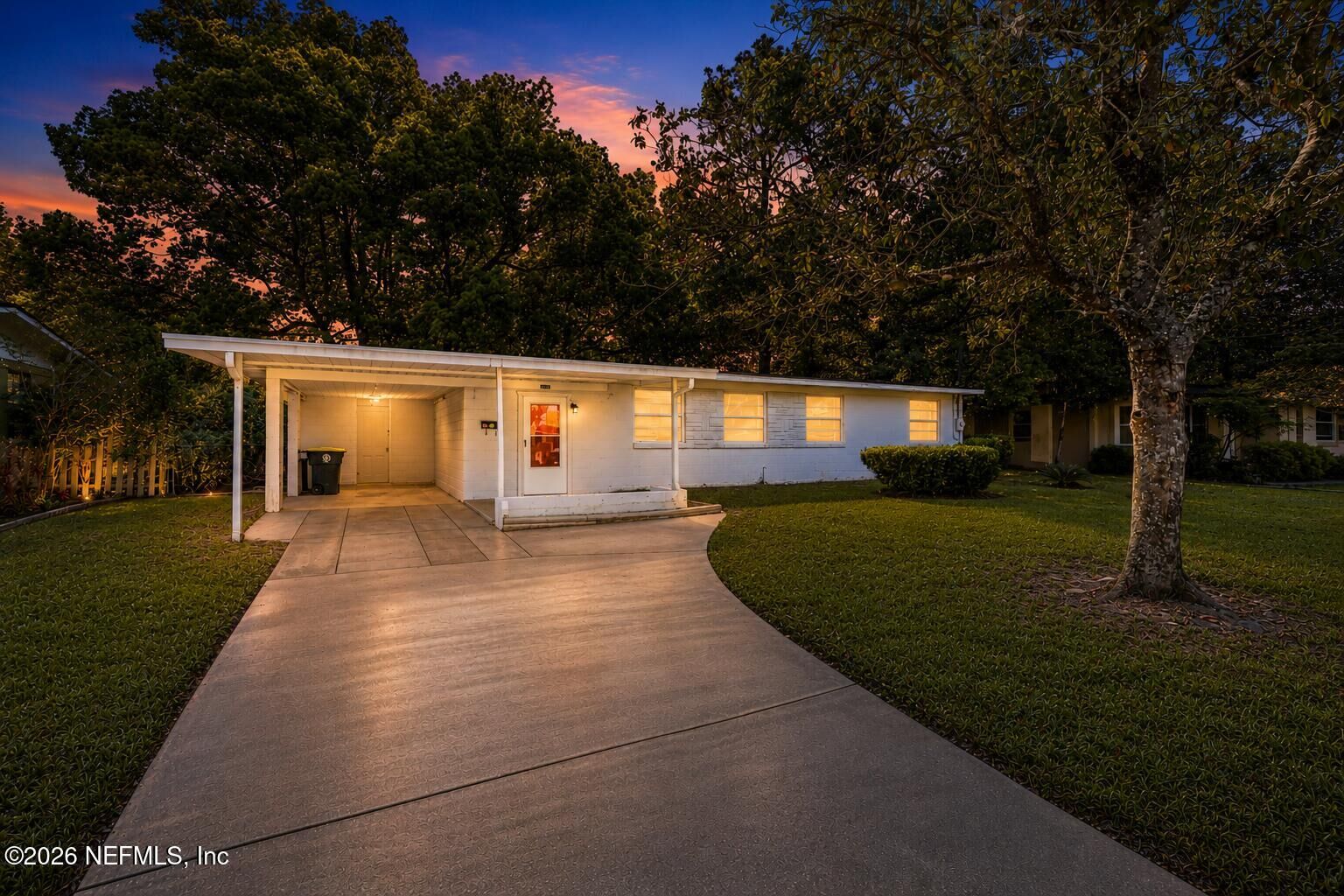 Property Photo: 3827 Colebrooke Drive FL 32210