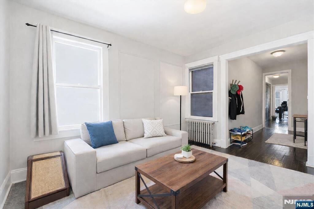 Property Photo:  33 Thorne Street 4  NJ 07307 