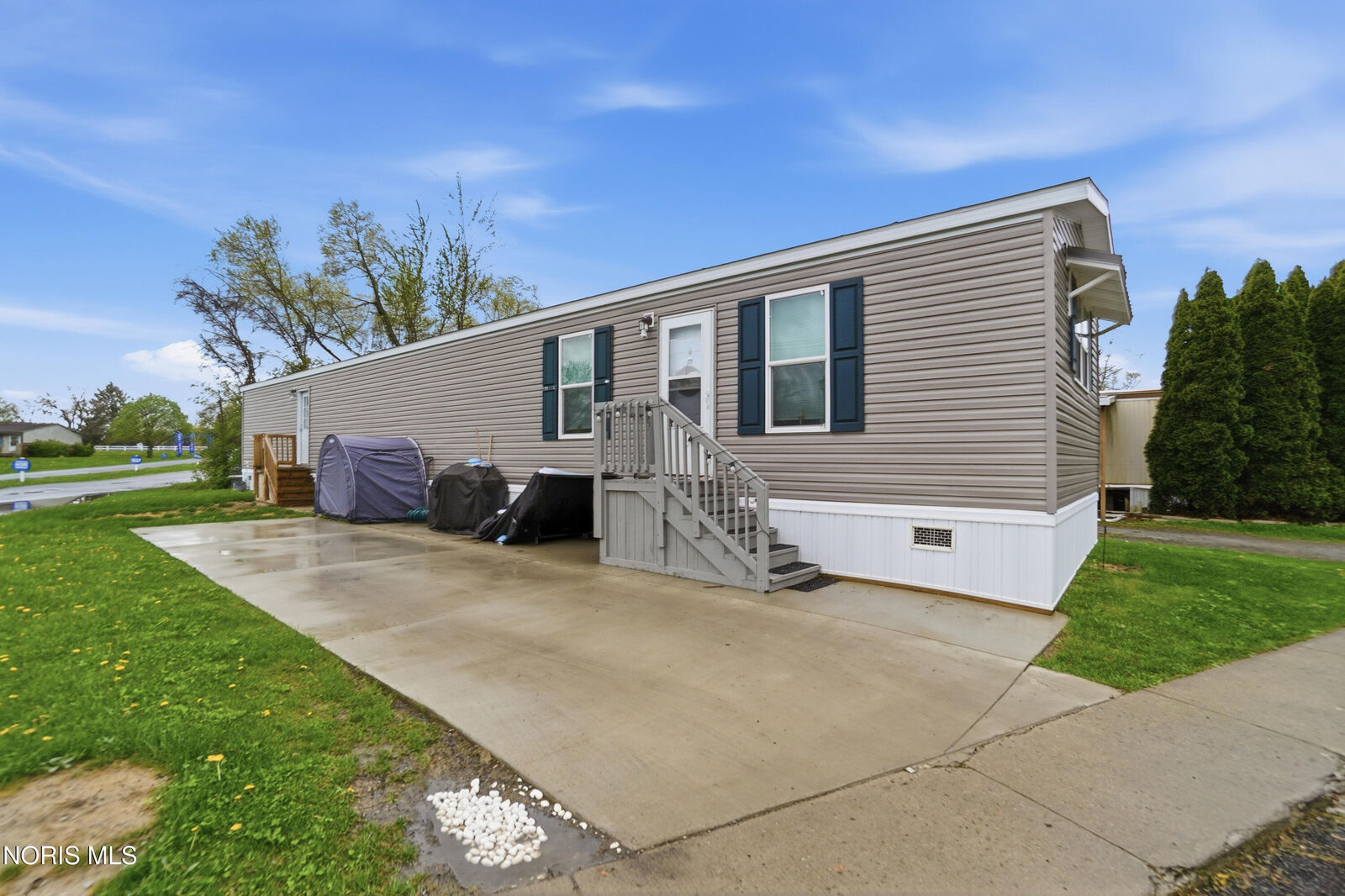 Property Photo: 833 W Skye View Drive OH 45840