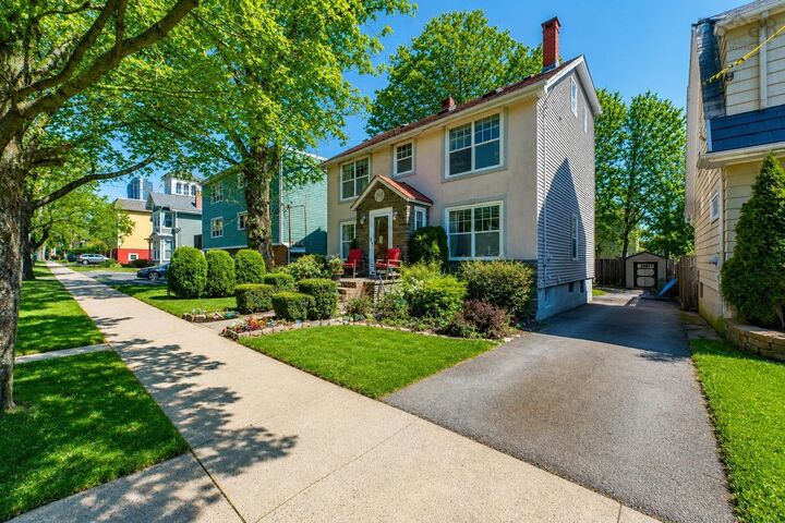 949 McLean Street — photo 1
