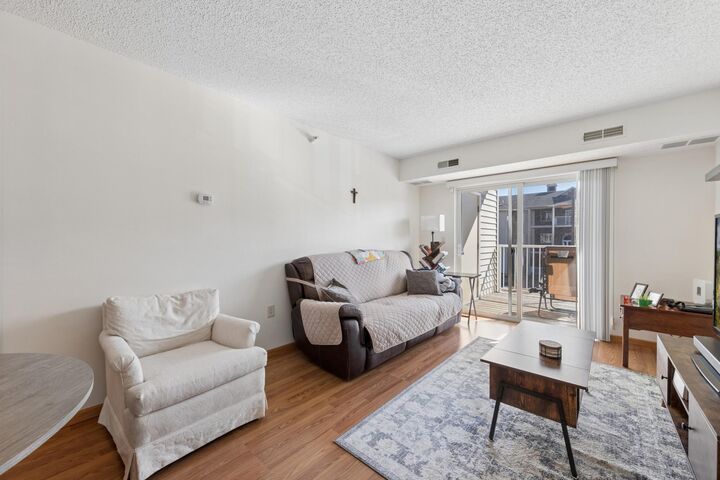 Property Photo:  1590 Parkwood Drive 207  MN 55125 