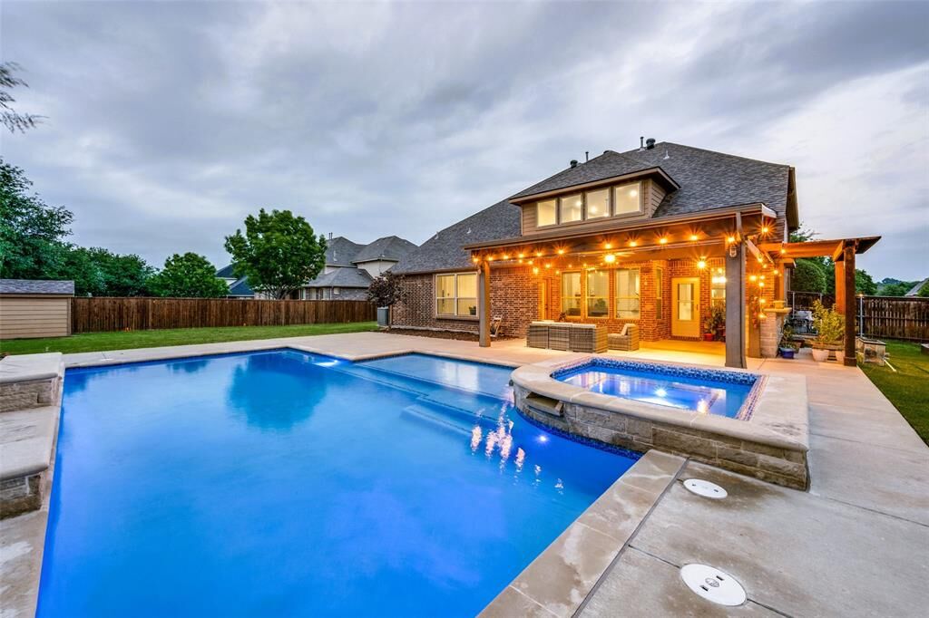 Property Photo:  1714 Yosemite Lane  TX 76248 