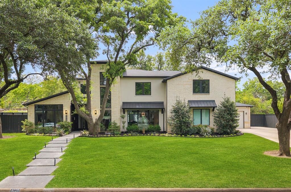 Property Photo:  4028 Courtshire Drive  TX 75229 