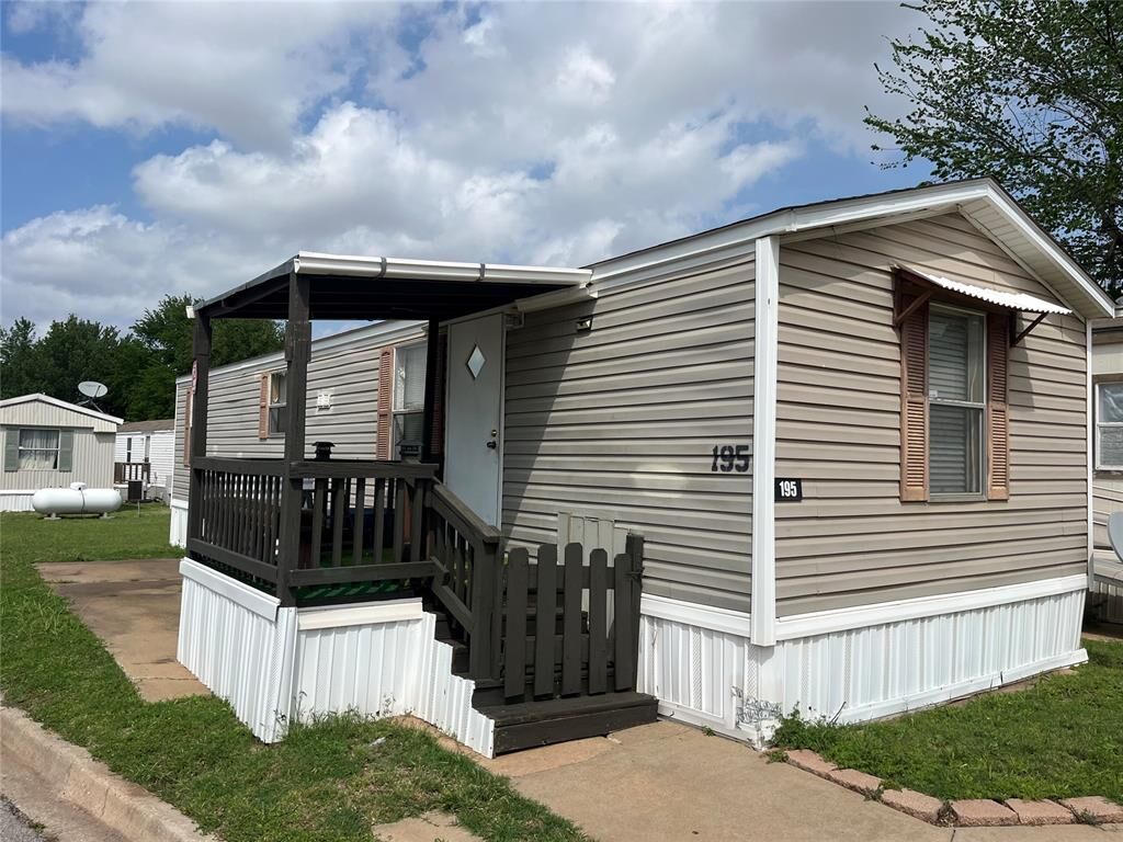 Property Photo:  2001 S Macarthur Boulevard 195  OK 73128 