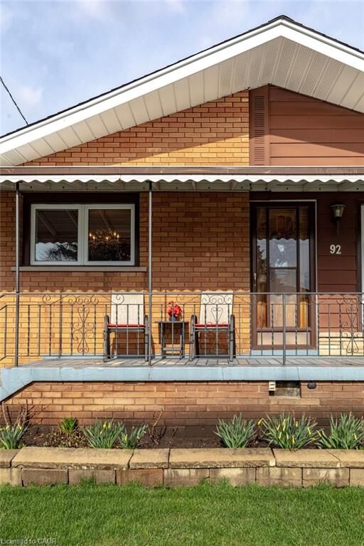 Property Photo:  92 Reid Avenue S  ON L8K 3V1 