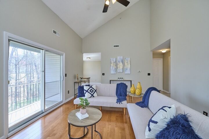 Property Photo:  124 Tennis Plaza Rd 42  MA 01826 