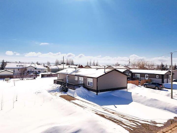 Property Photo: 10705 101 Avenue AB T0H 2H0