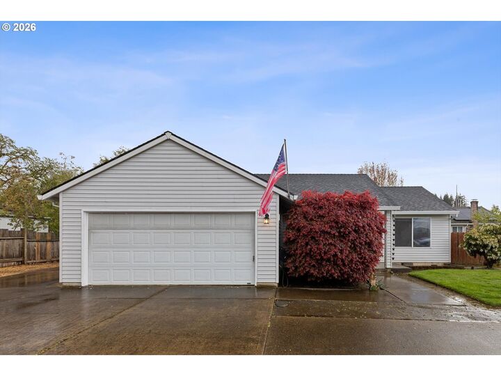 Property Photo:  708 Bell St  OR 97114 