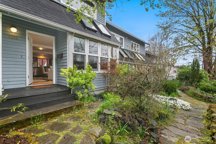 Property Photo:  1816 East  Jefferson Street B  WA 98122 