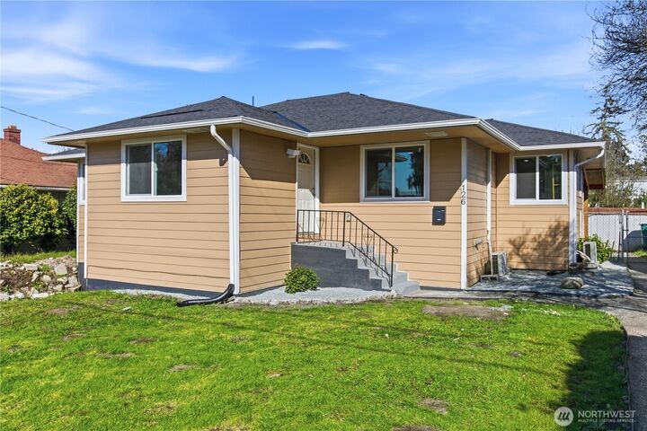 Property Photo:  126  K Street NE  WA 98002 