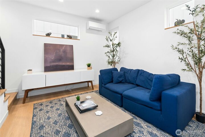 Property Photo:  10354  Wallingford Avenue N B  WA 98133 