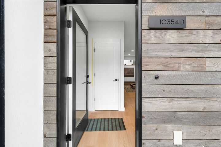 Property Photo:  10354  Wallingford Avenue N B  WA 98133 