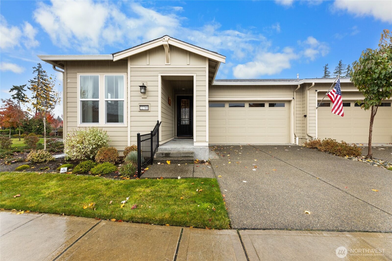 Property Photo:  22701 SE 237th Place  WA 98038 