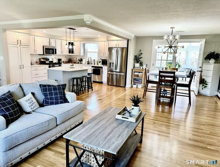 Property Photo:  8 Cynthia Court  CT 06405 