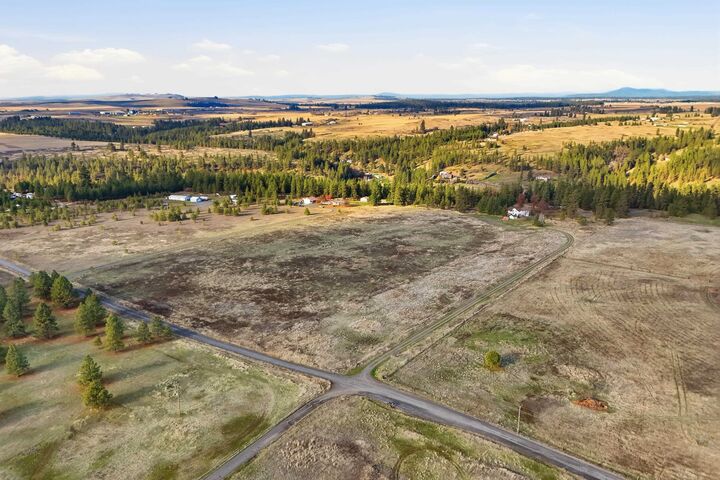 Property Photo:  20xxx W Indiana Ln  WA 99022 