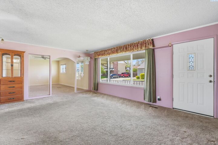 Property Photo:  1330 Farrell Ln  WA 99354 