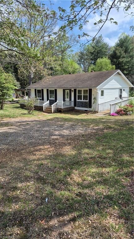 Property Photo: 191 Villa Heights Drive NC 28659