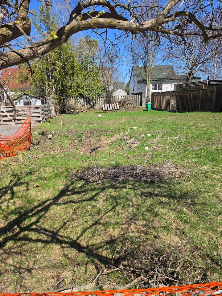 Property Photo:  434 Edison Avenue  ON K9J 4G3 