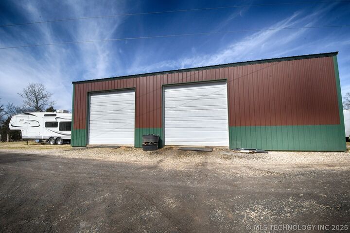 Property Photo:  98498 S 4610 Road  OK 74945 