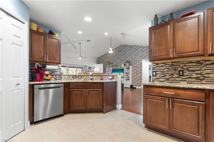 Property Photo:  611 Cleveland Ave  FL 33972 