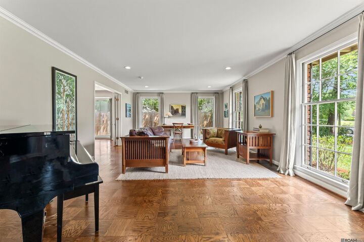 Property Photo:  1932 Country Club Dr  LA 70808 