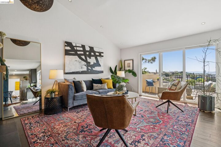 Property Photo:  525 Mandana Blvd 402  CA 94610 