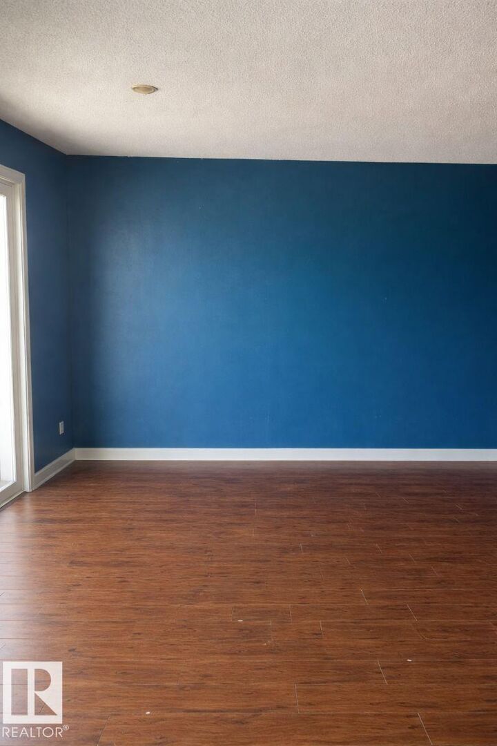 Property Photo: 3819 76 Street NW 4 AB T6K 2P9