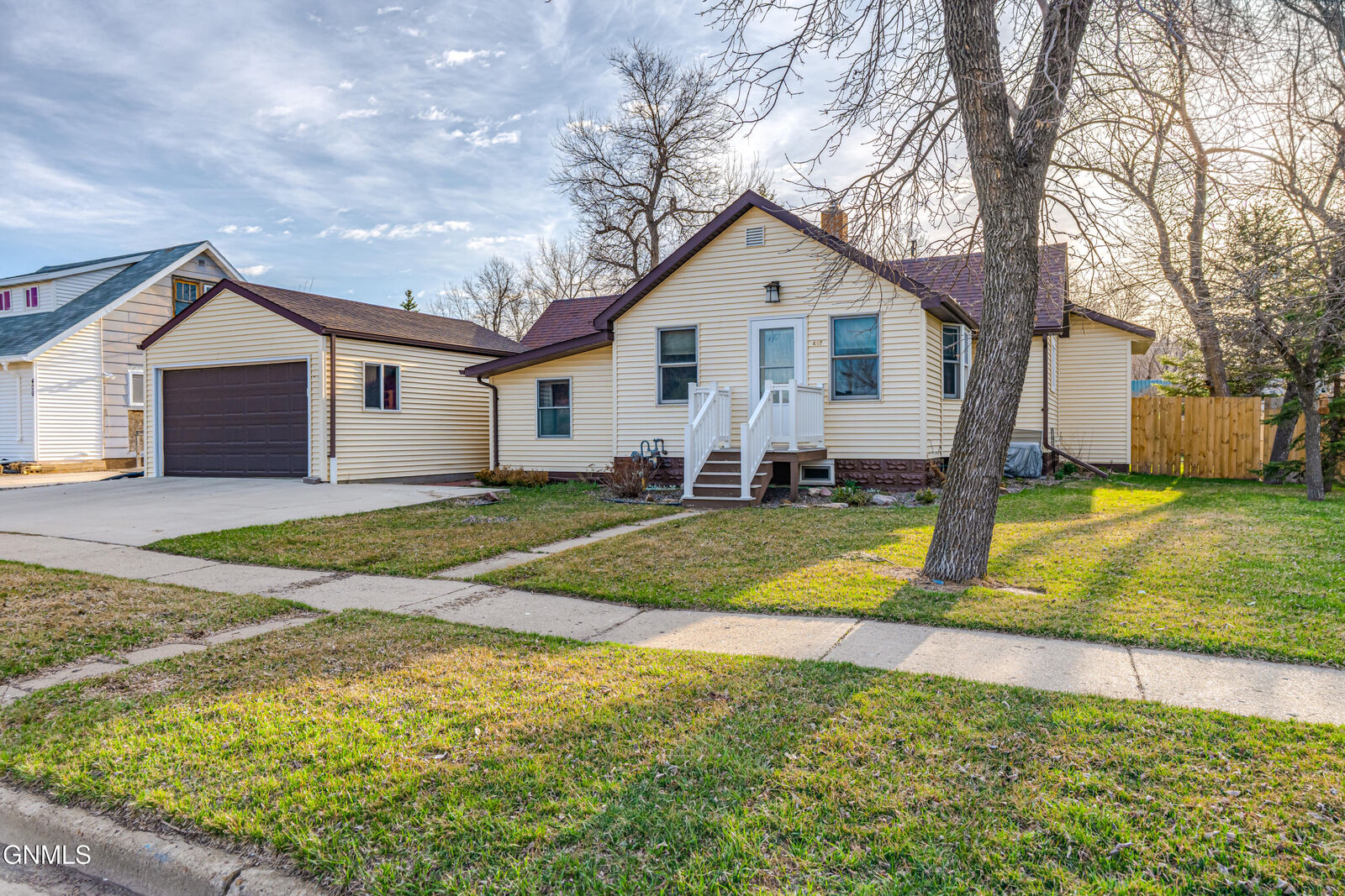 Property Photo:  407 6th N  ND 58563 