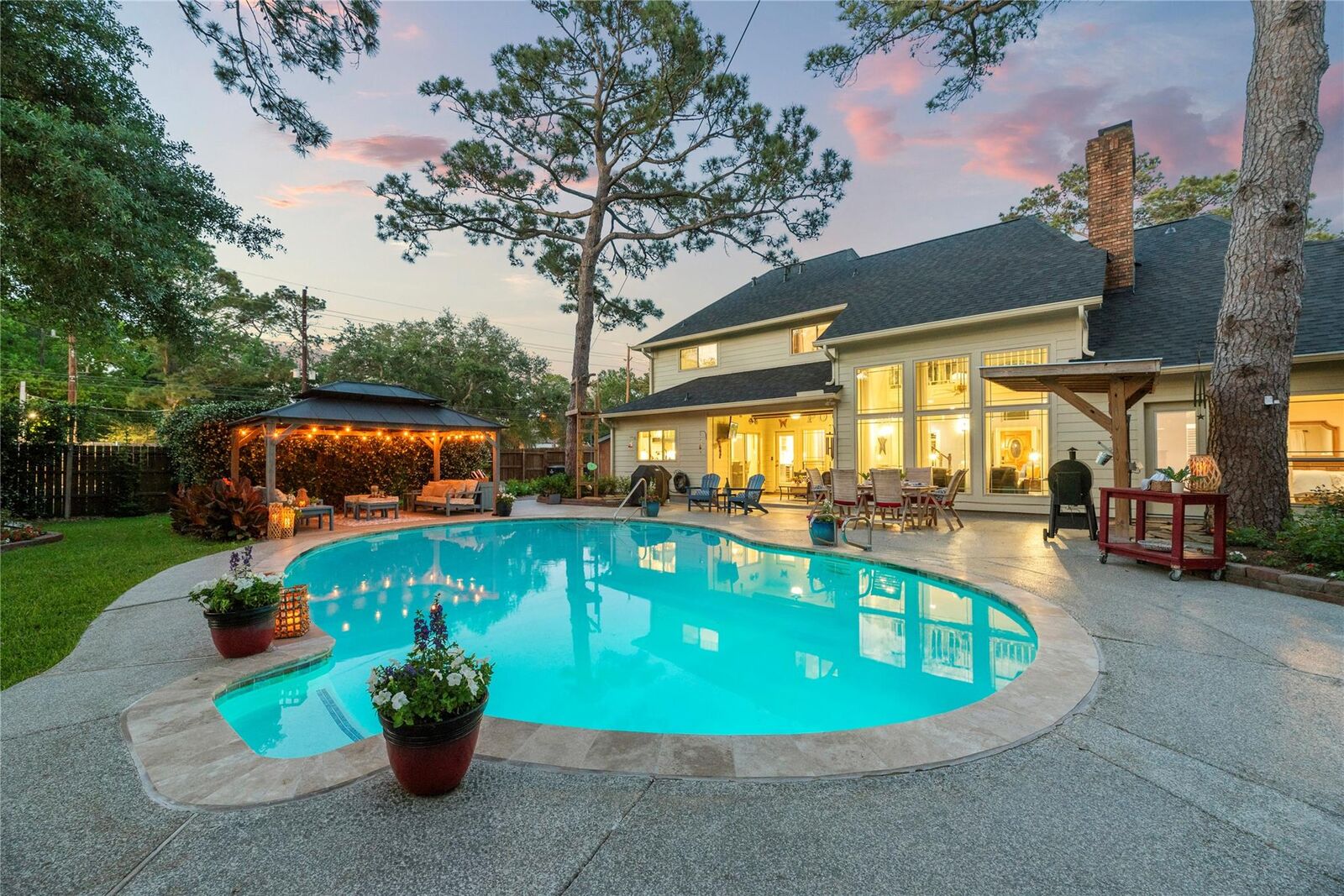 Property Photo:  2933 E Elm Circle  TX 77493 