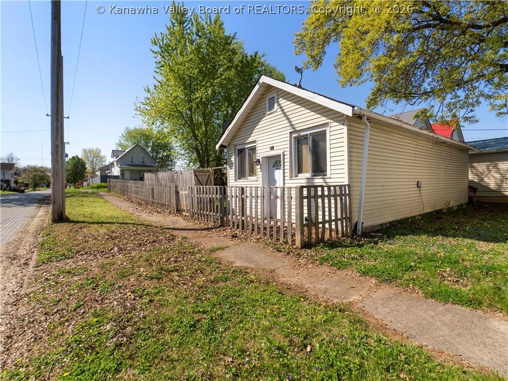 Property Photo:  301 Division Street  WV 25702 