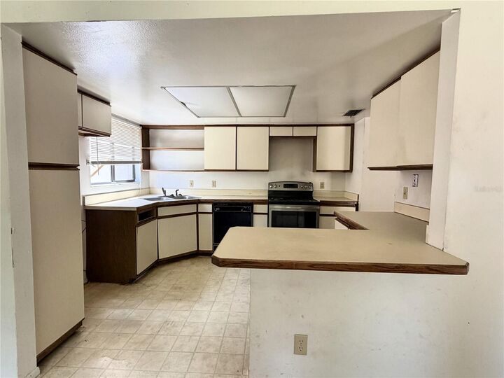 Property Photo:  5509 Lighthouse Road  FL 32808 