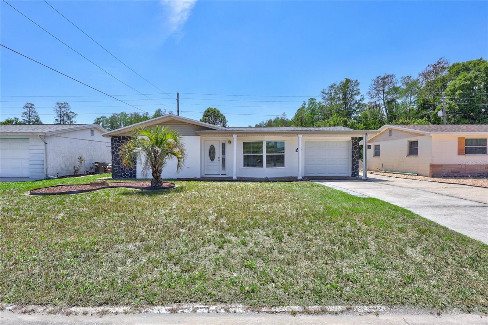 Property Photo:  3816 Beacon Square Drive  FL 34691 