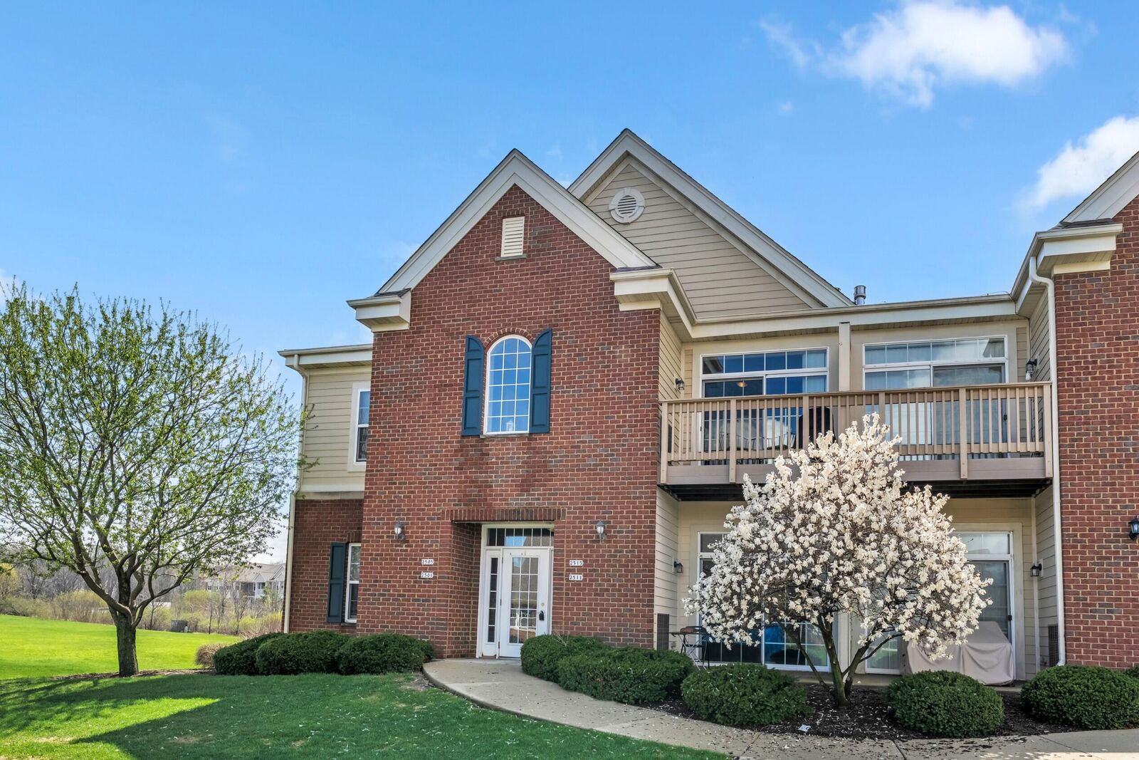 Property Photo:  2515 W Colonial Woods Dr  WI 53154 