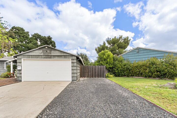 Property Photo:  7333 Circle Parkway  CA 95823 