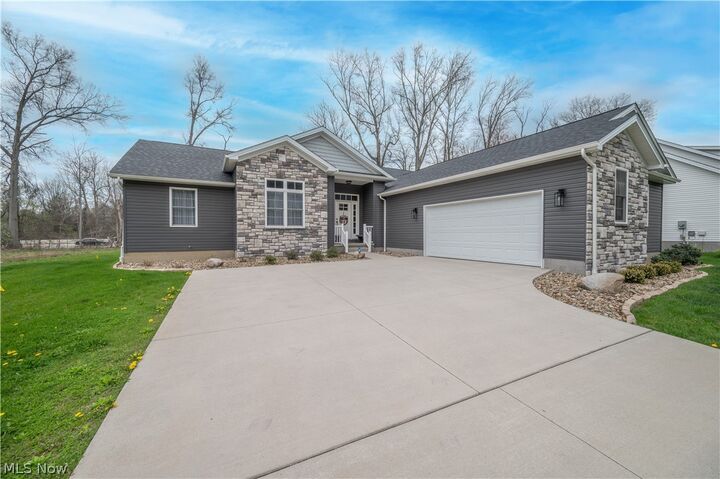 Property Photo:  95 Muirfield Drive SE  OH 44484 