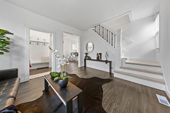 Property Photo:  407 E Pleasant Street  MN 56001 