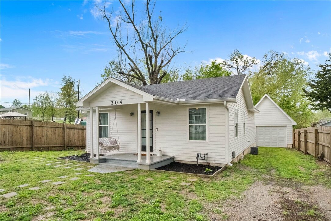 Property Photo:  304 Cedar Street  MO 64831 