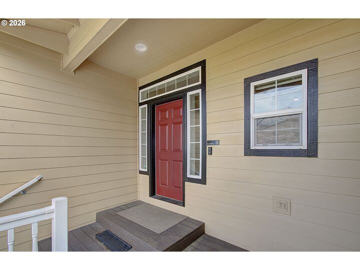 Property Photo:  403 NW 104th Cir  WA 98685 