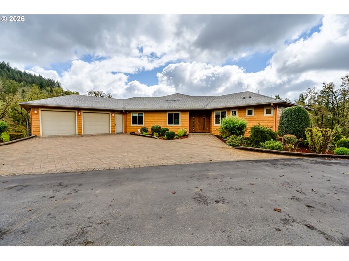 Property Photo: 37871 Jasper Lowell Rd OR 97438