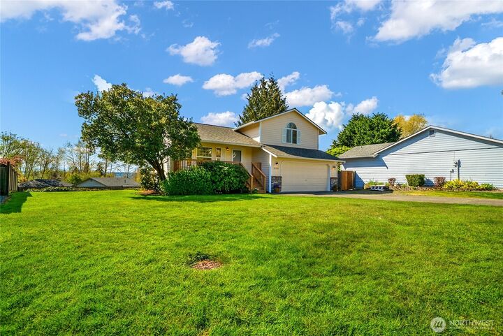 Property Photo:  5108  70th Drive NE  WA 98270 