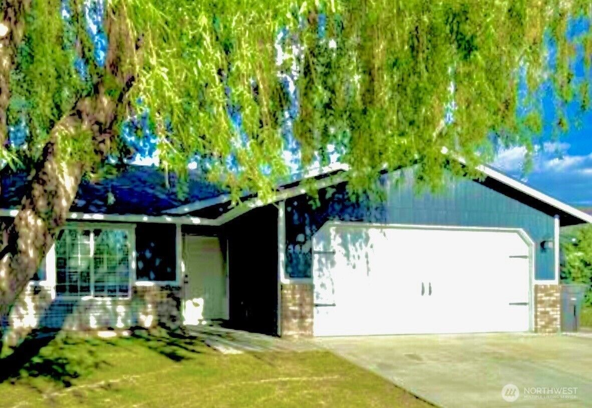 Property Photo:  586  L Street SE  WA 98823 