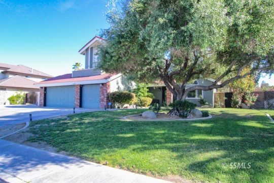 Property Photo:  129 W Mojave Rose Ave  CA 93555 